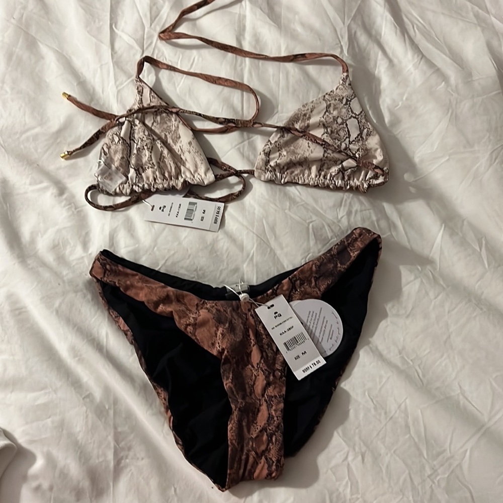 Reversible top pily q pilyq bikini size medium m